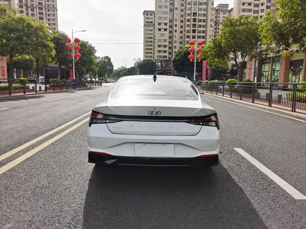Hyundai Elantra 2023 из CN, фото 10