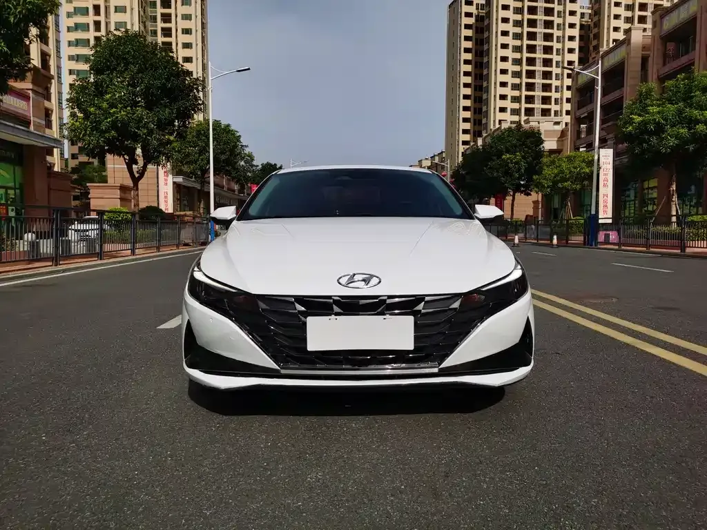Hyundai Elantra 2023 из CN, фото 2