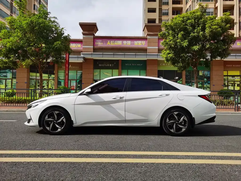 Hyundai Elantra 2023 из CN, фото 4