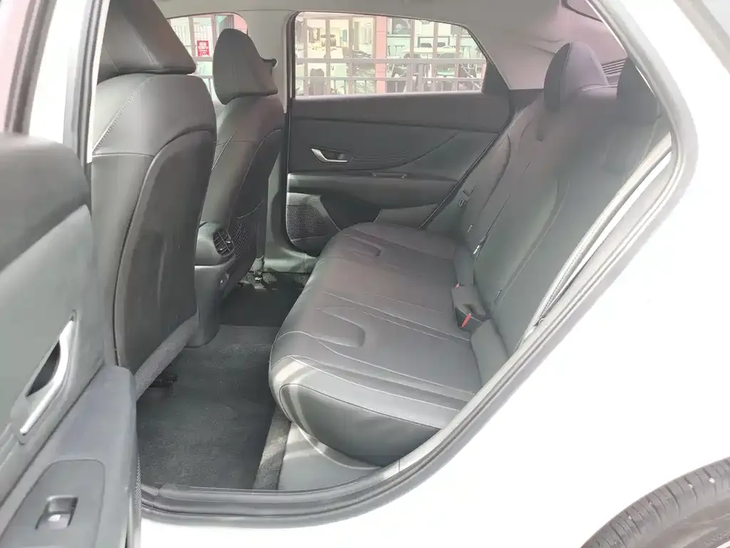 Hyundai Elantra 2023 из CN, фото 6