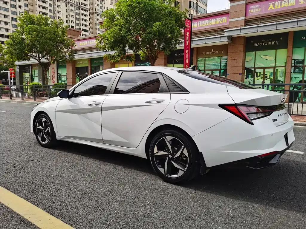 Hyundai Elantra 2023 из CN, фото 8