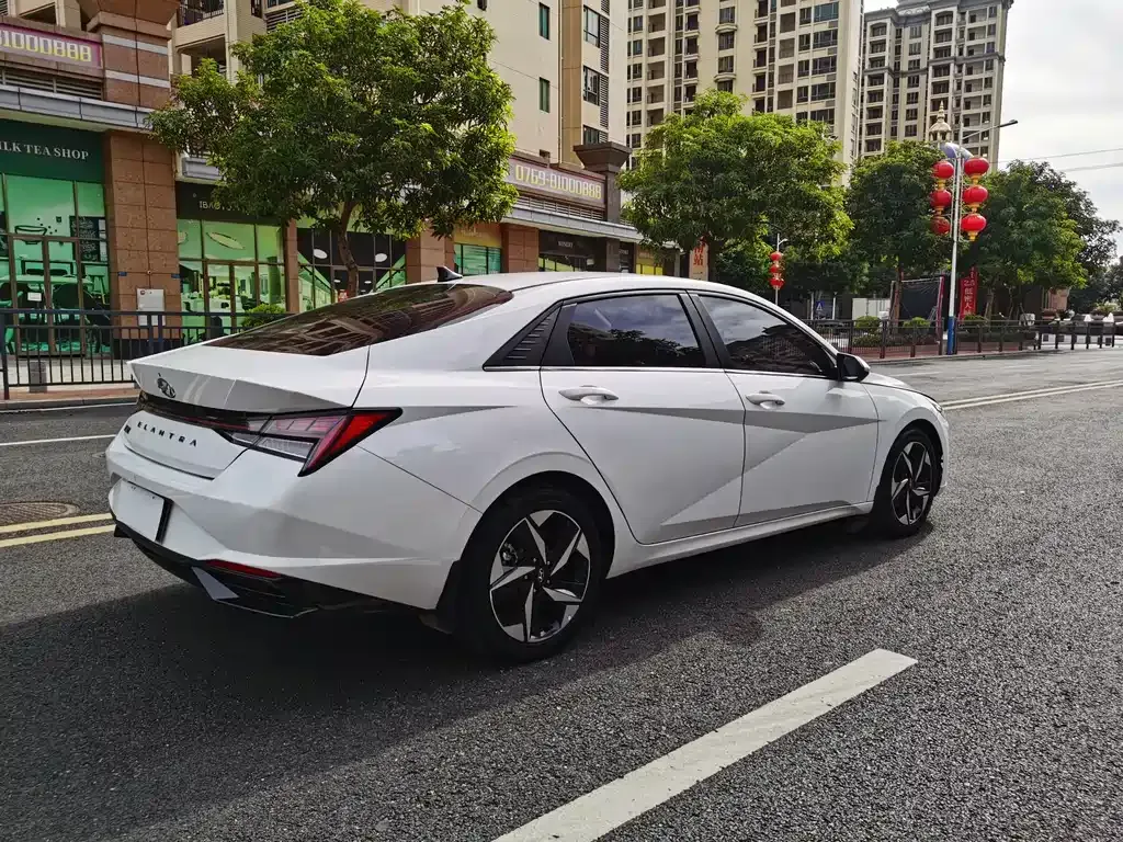 Hyundai Elantra 2023 из CN, фото 9