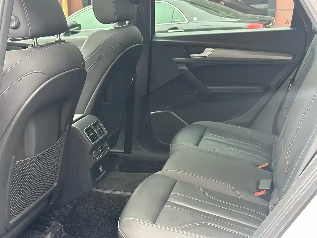 Audi Q5L Sportback — фото 10