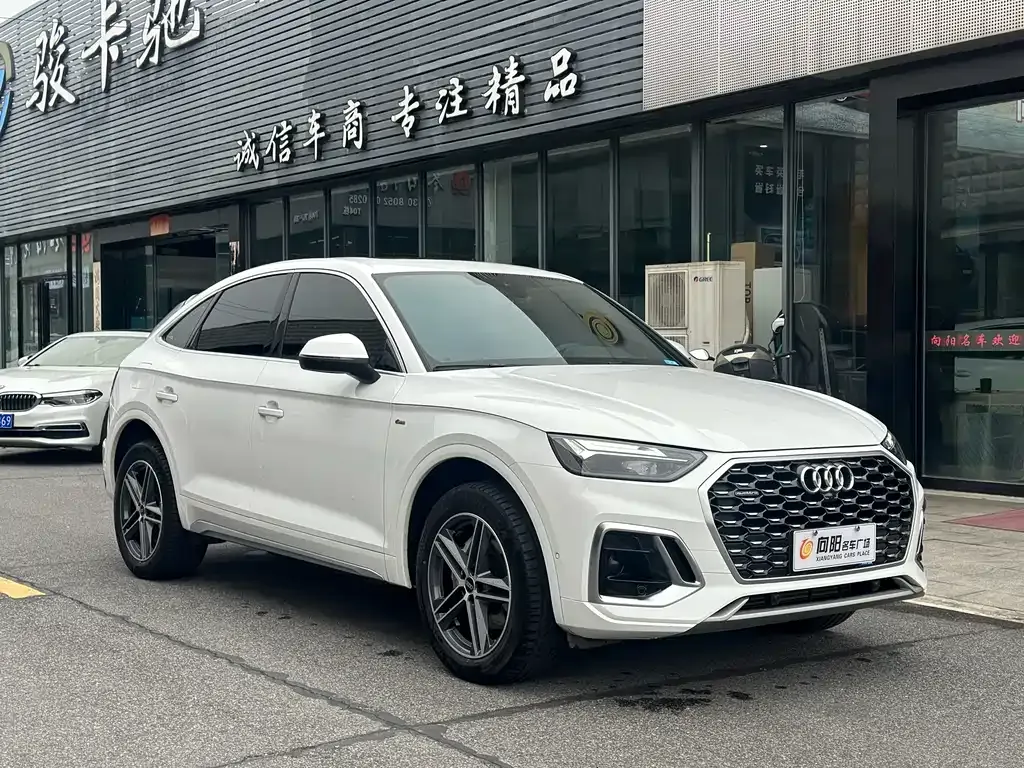 Audi Q5L Sportback — фото 3