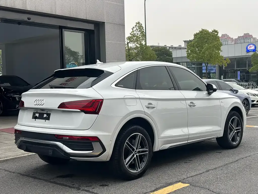 Audi Q5L Sportback — фото 4
