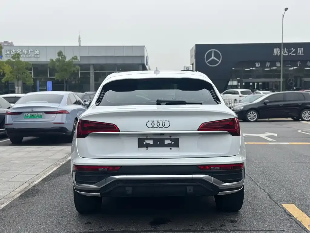 Audi Q5L Sportback — фото 5