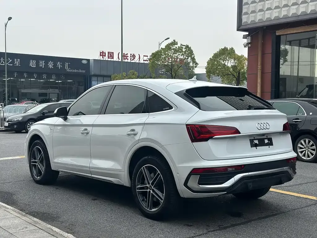 Audi Q5L Sportback — фото 6