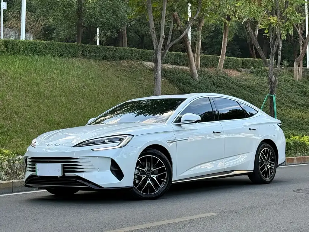 BYD Seal — фото 1