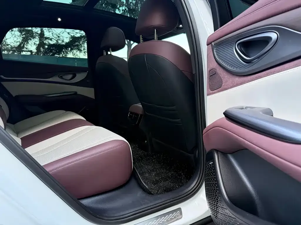 BYD Seal — фото 10
