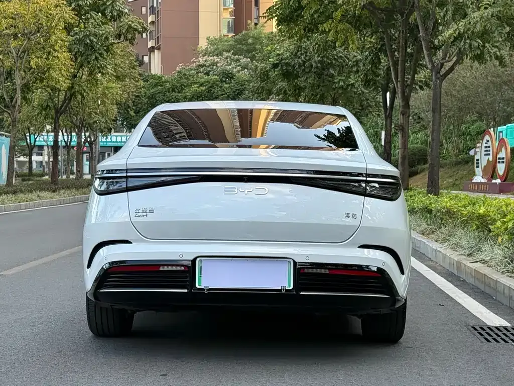 BYD Seal — фото 4