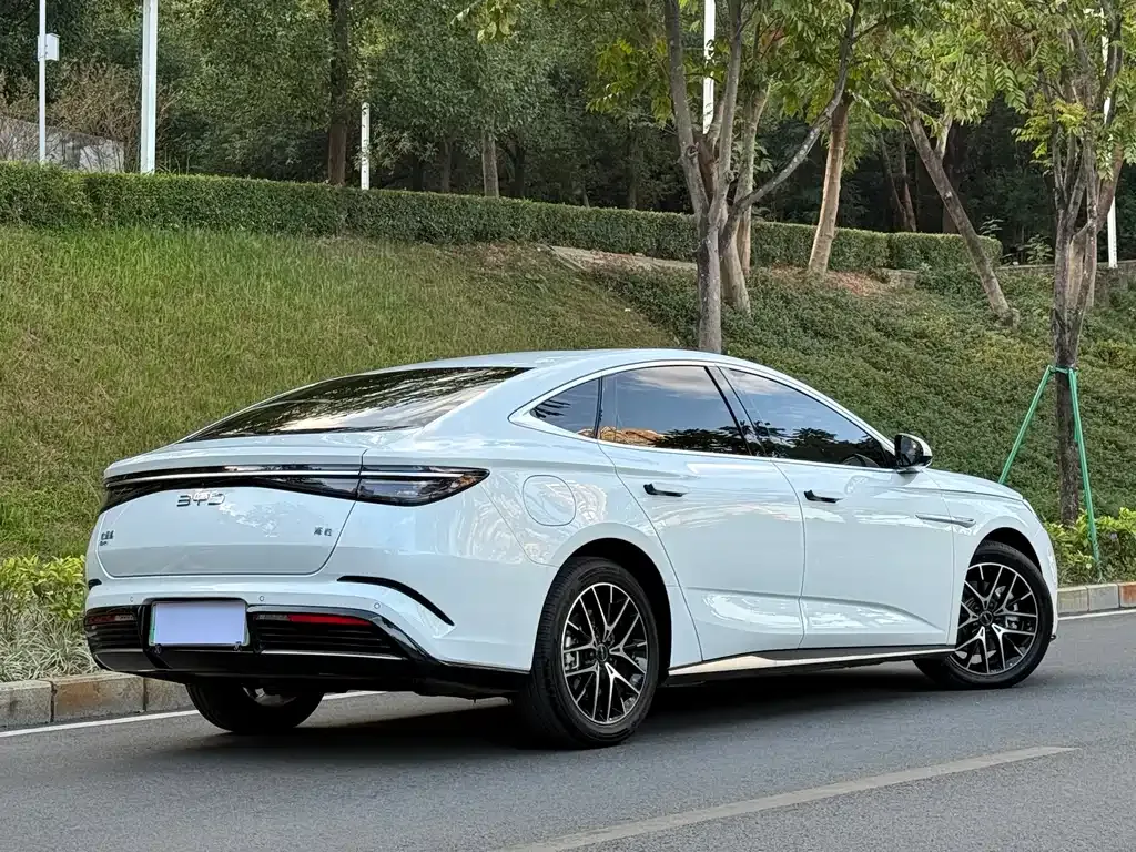 BYD Seal — фото 5