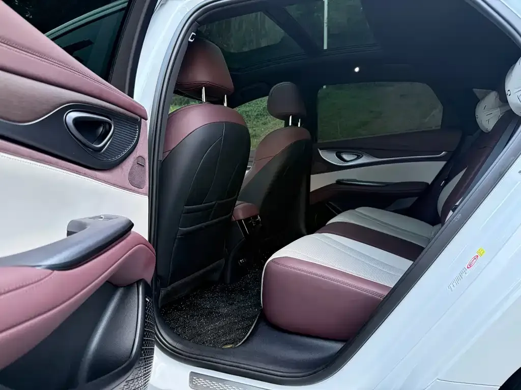BYD Seal — фото 8