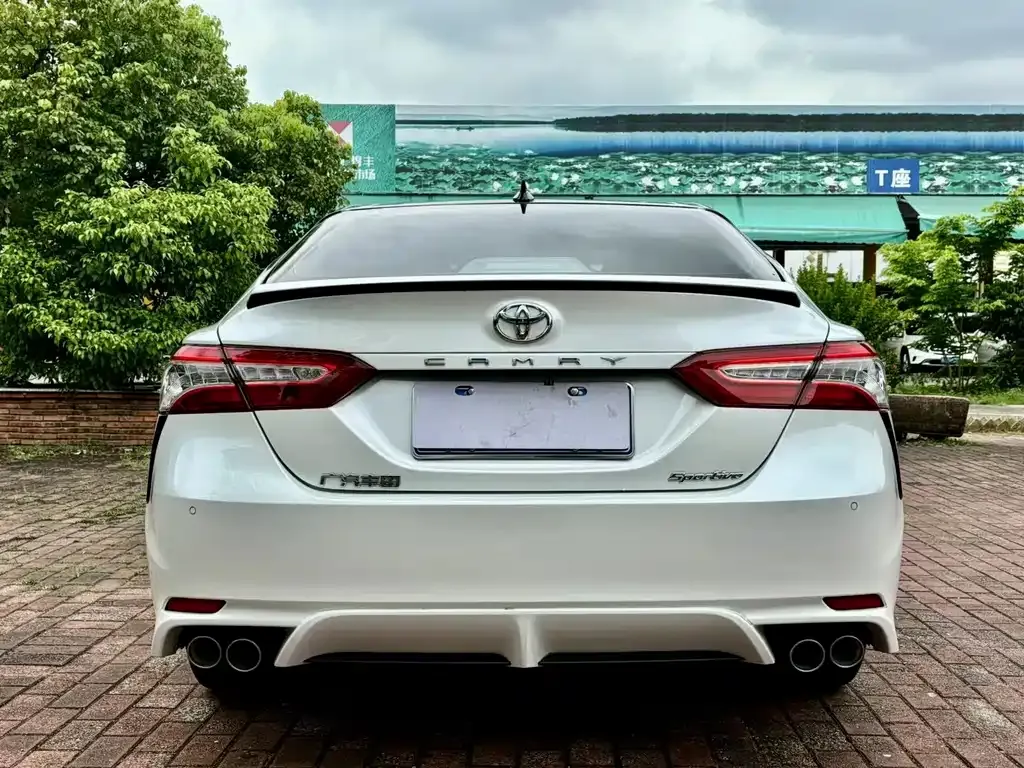 Toyota Camry — фото 8