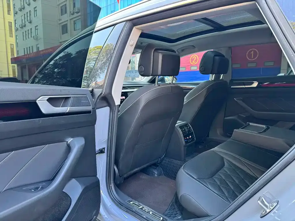 Volkswagen CC 2023 из CN, фото 6