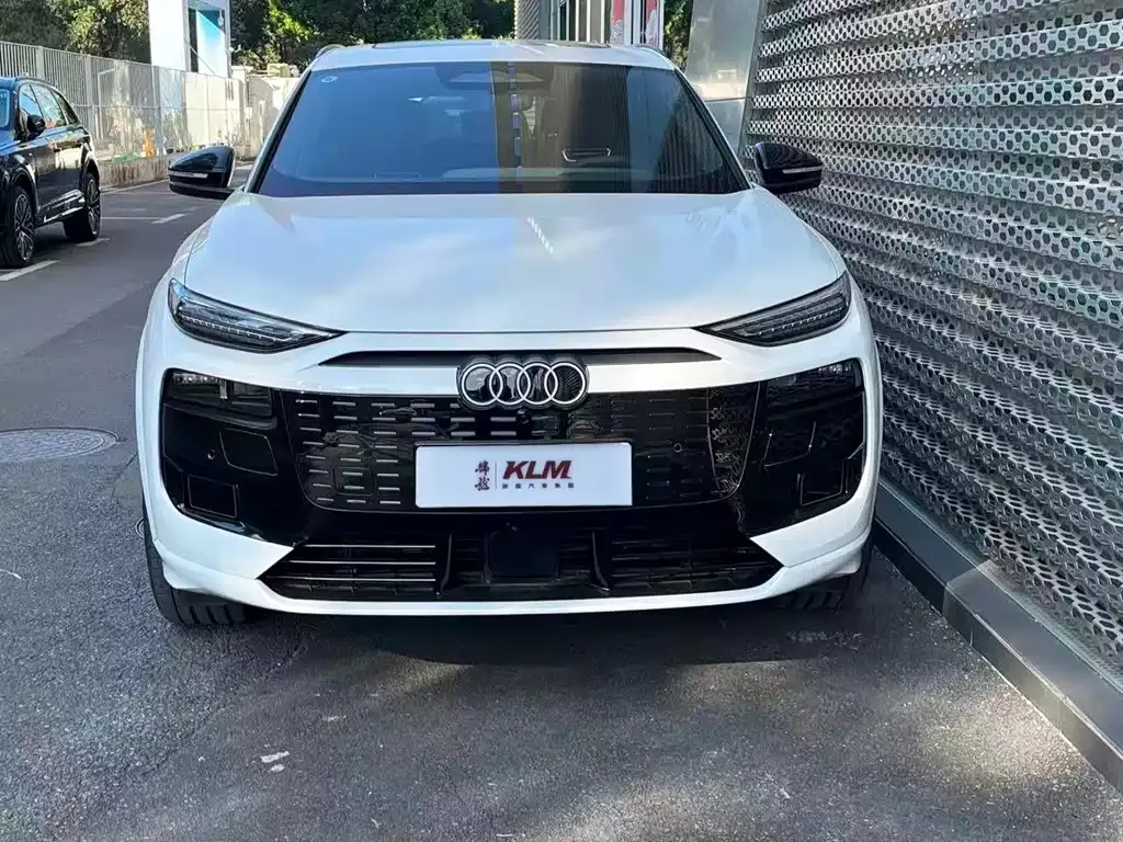 Audi Q6L e-tron — фото 2