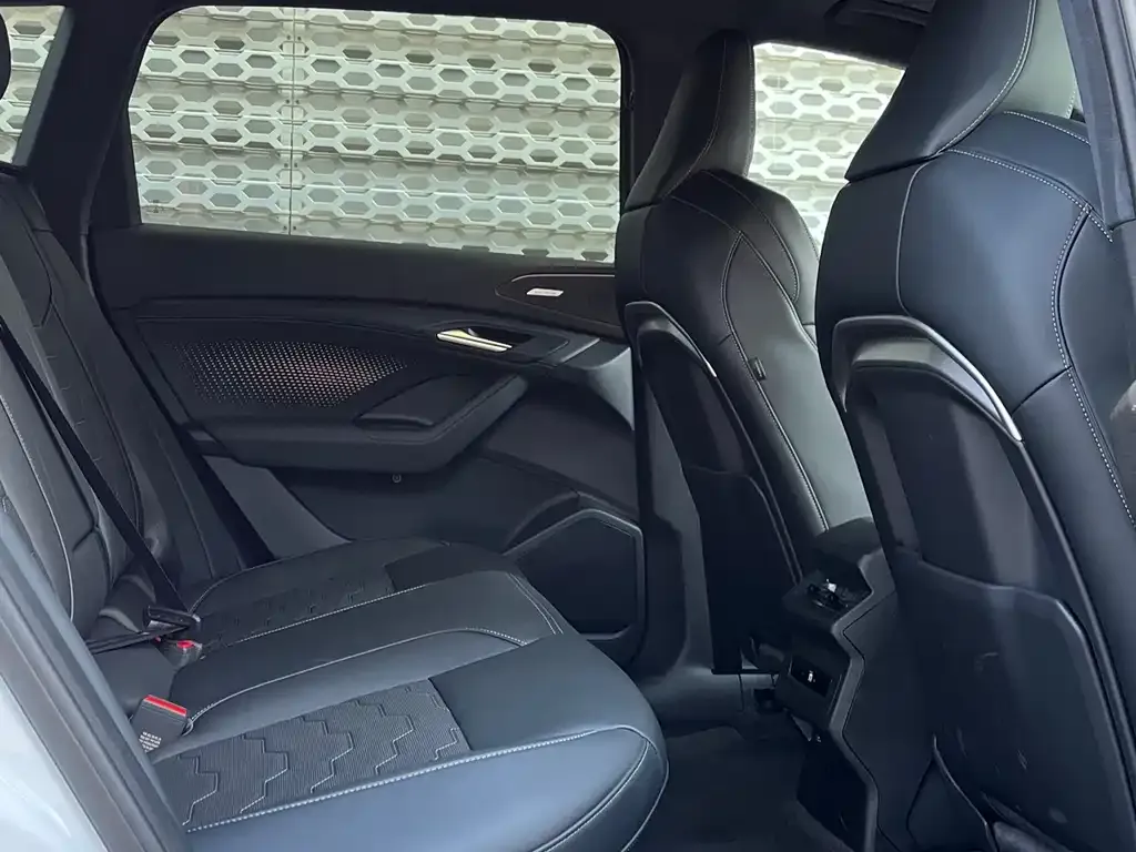 Audi Q6L e-tron — фото 8
