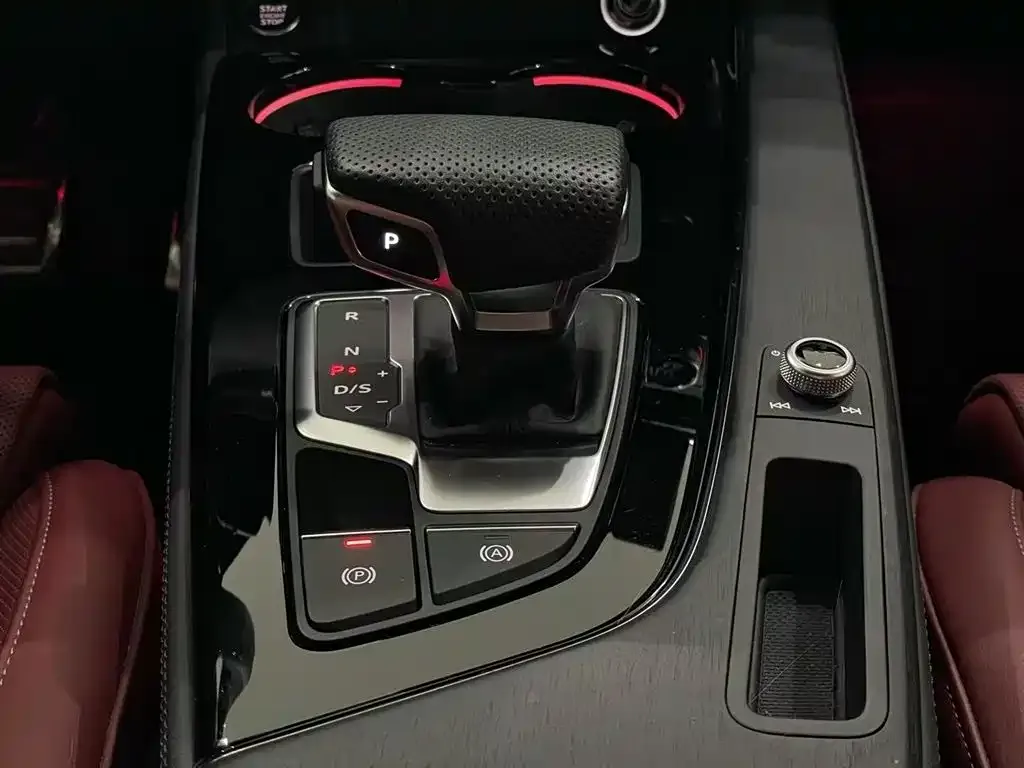 Audi A4L 2023 из CN, фото 10