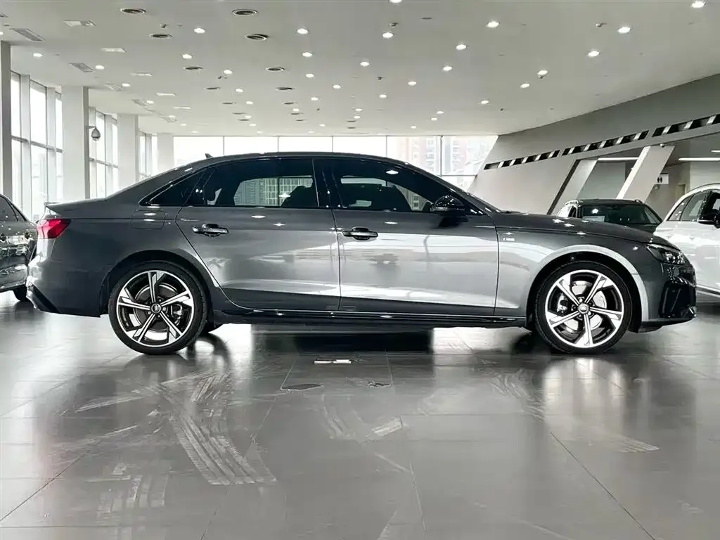 Audi A4L 2023 из CN, фото 3