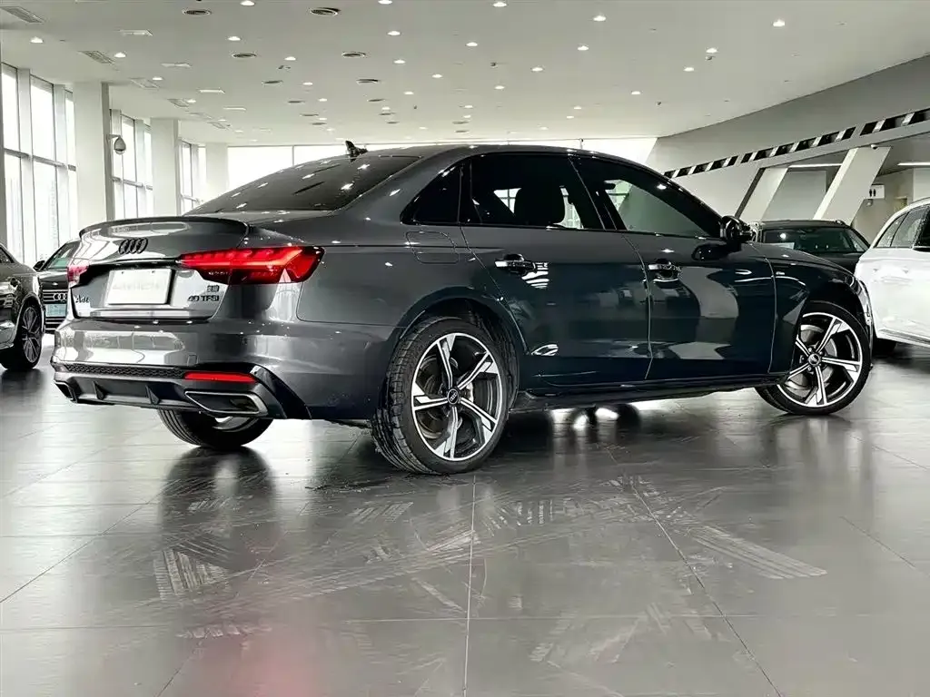 Audi A4L 2023 из CN, фото 4