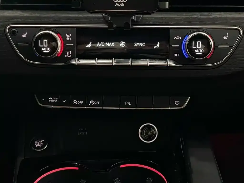 Audi A4L 2023 из CN, фото 9