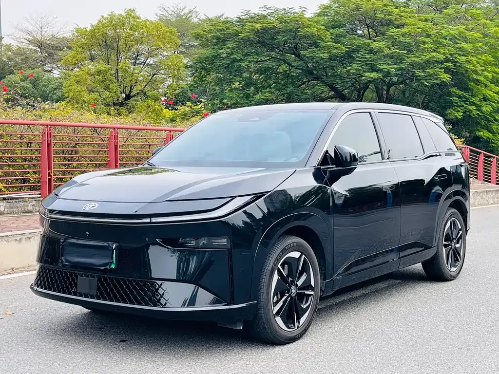 Toyota Platinum 3X 2025 из CN, фото 1