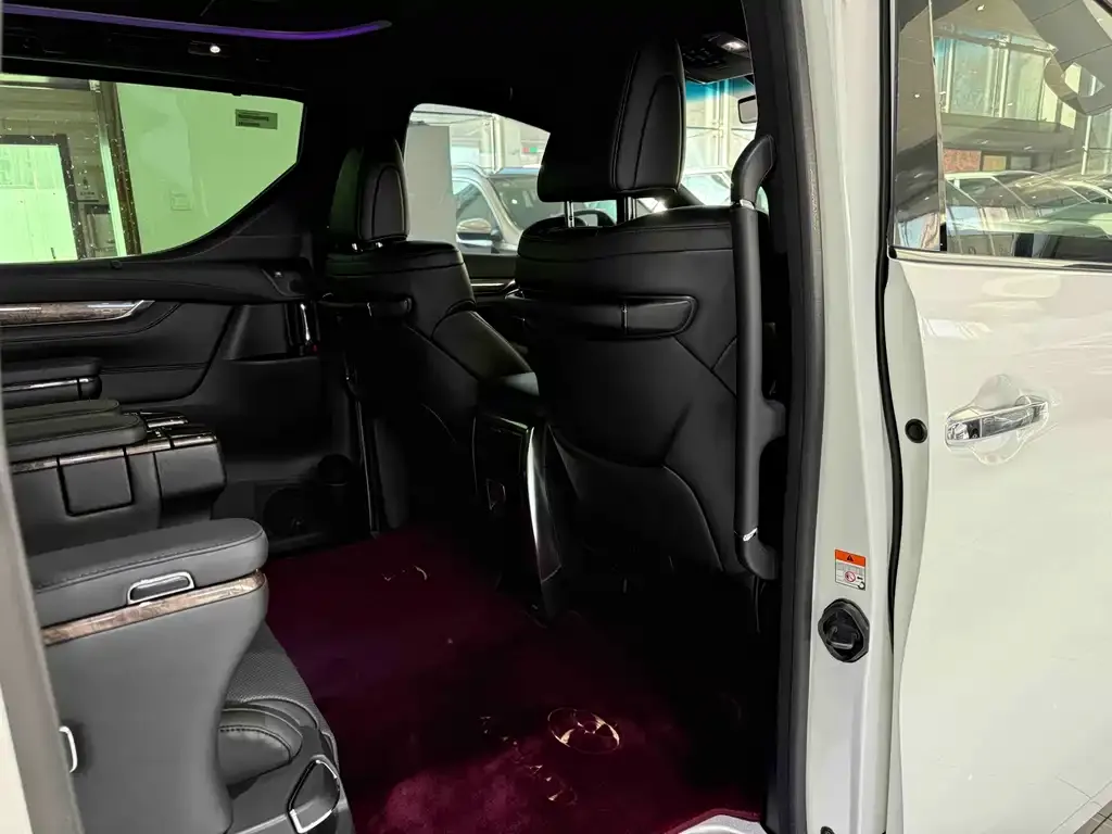 Toyota Alphard 2023 из CN, фото 10