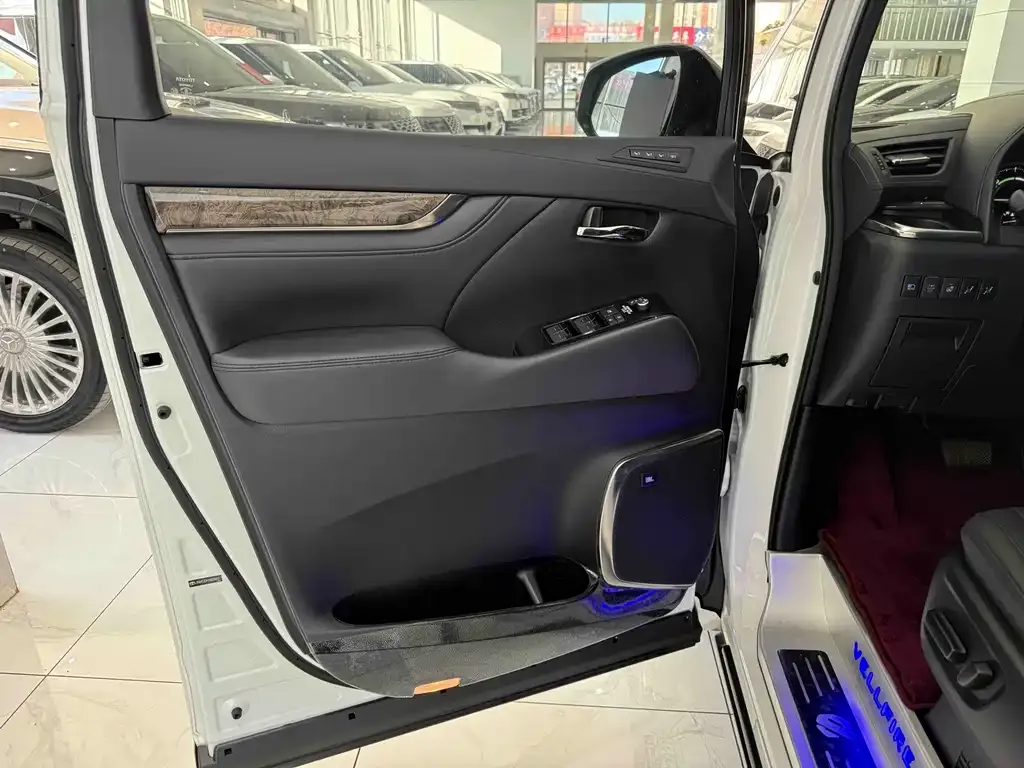Toyota Alphard 2023 из CN, фото 4