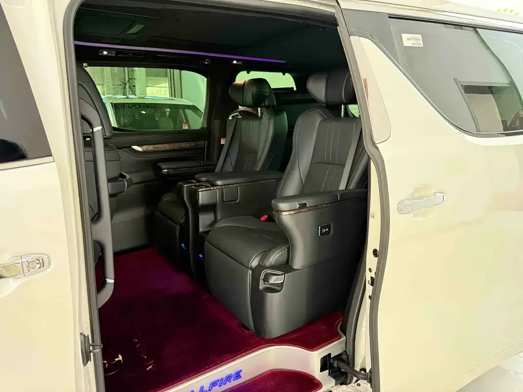 Toyota Alphard 2023 из CN, фото 7