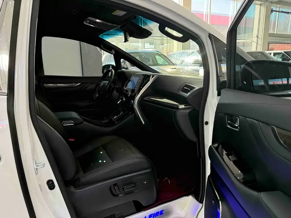 Toyota Alphard 2023 из CN, фото 8