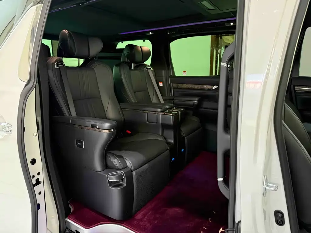 Toyota Alphard 2023 из CN, фото 9