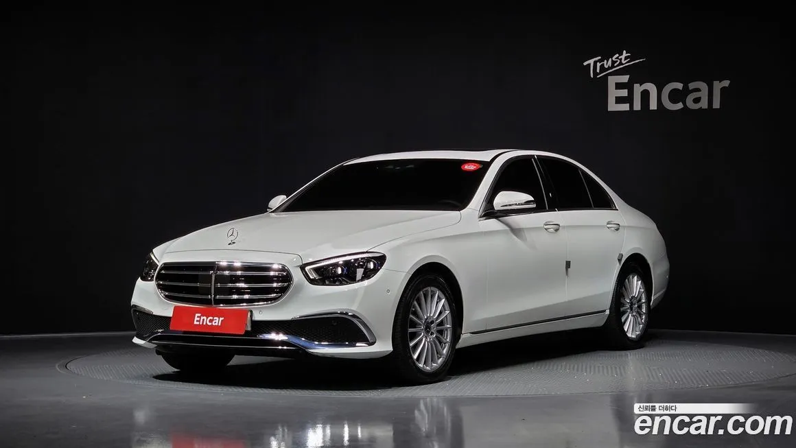 Mercedes-Benz E-Class — фото 1