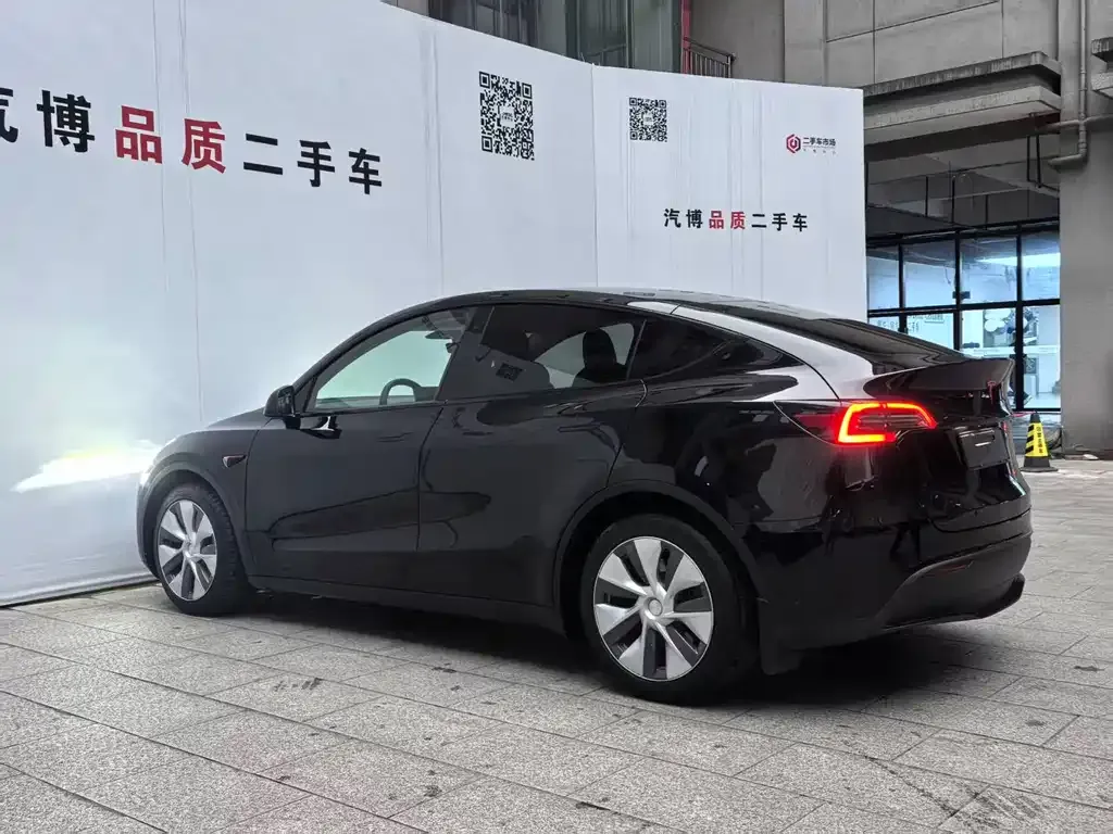 Tesla Model Y — фото 6