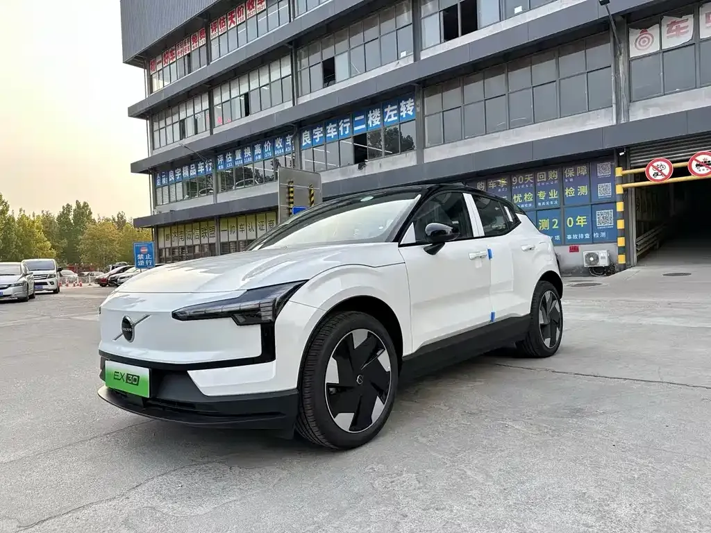 Volvo EX30 2025 из CN, фото 1