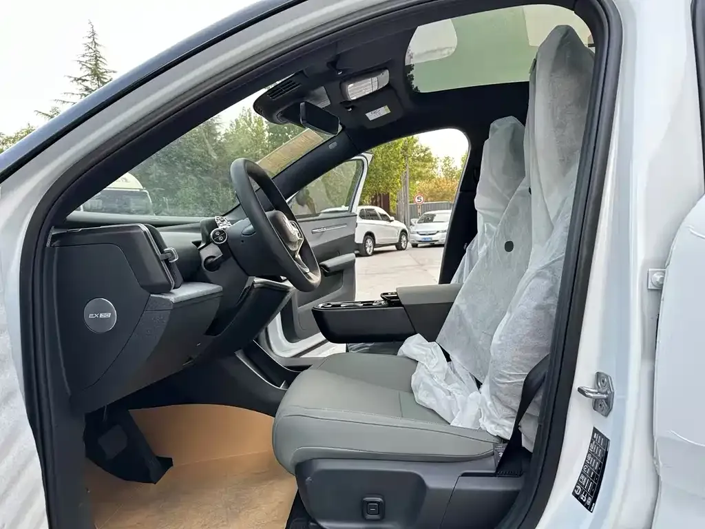 Volvo EX30 2025 из CN, фото 4