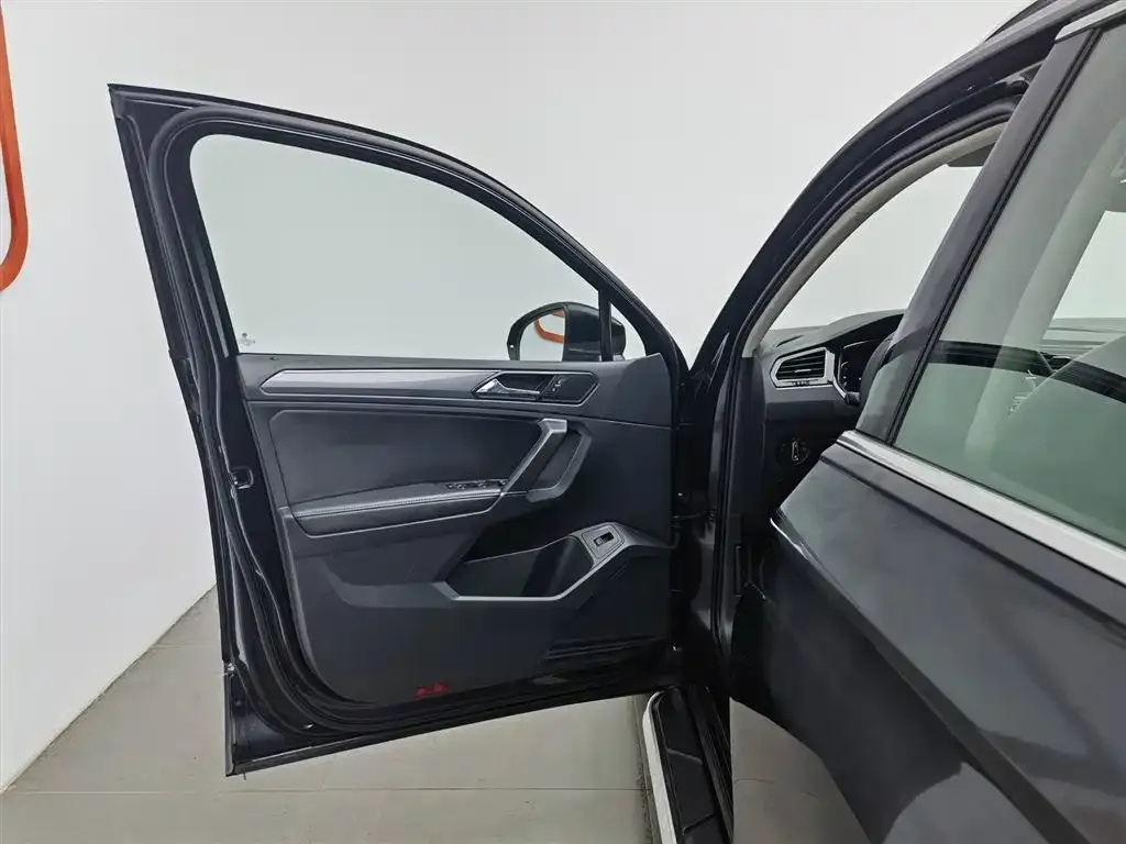 Volkswagen Tiguan L 2021 из CN, фото 8