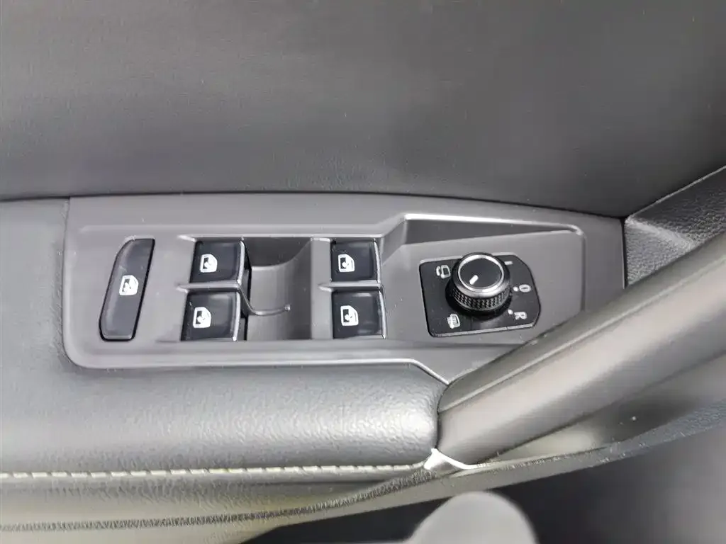 Volkswagen Tiguan L 2021 из CN, фото 9