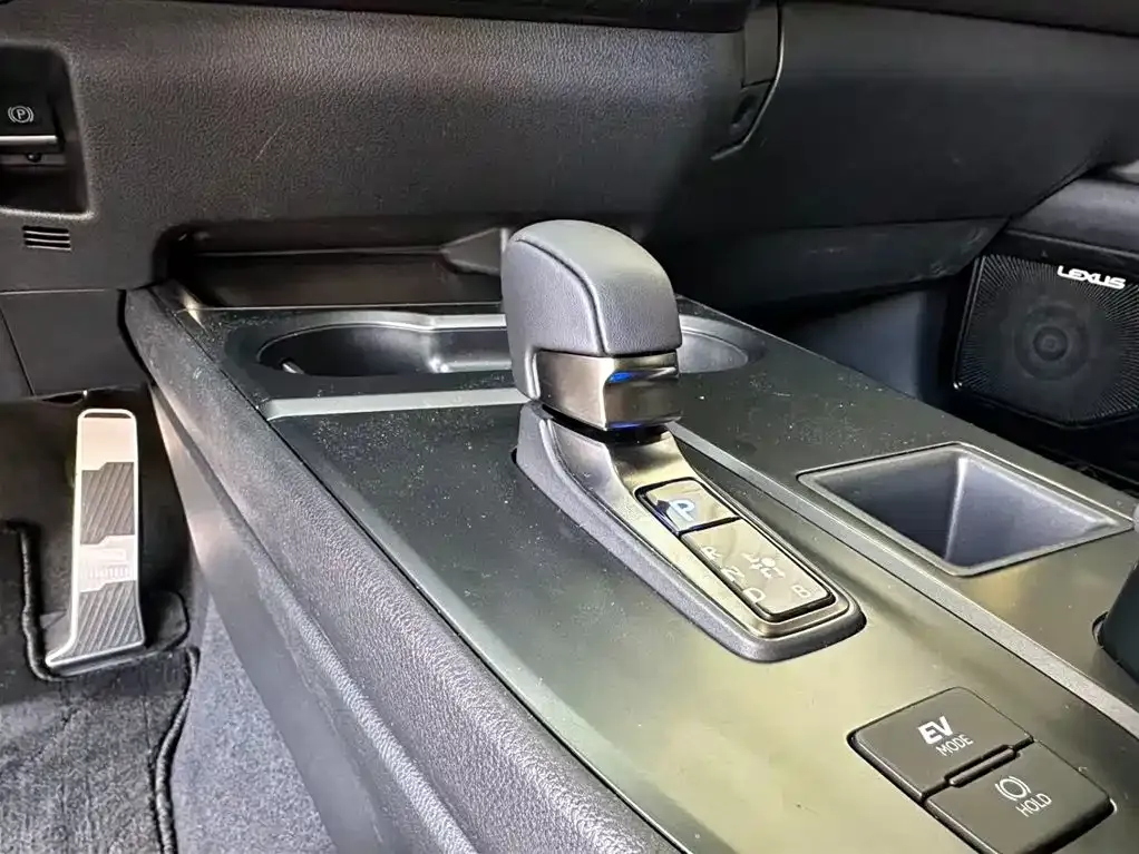 Lexus UX 2025 из CN, фото 10