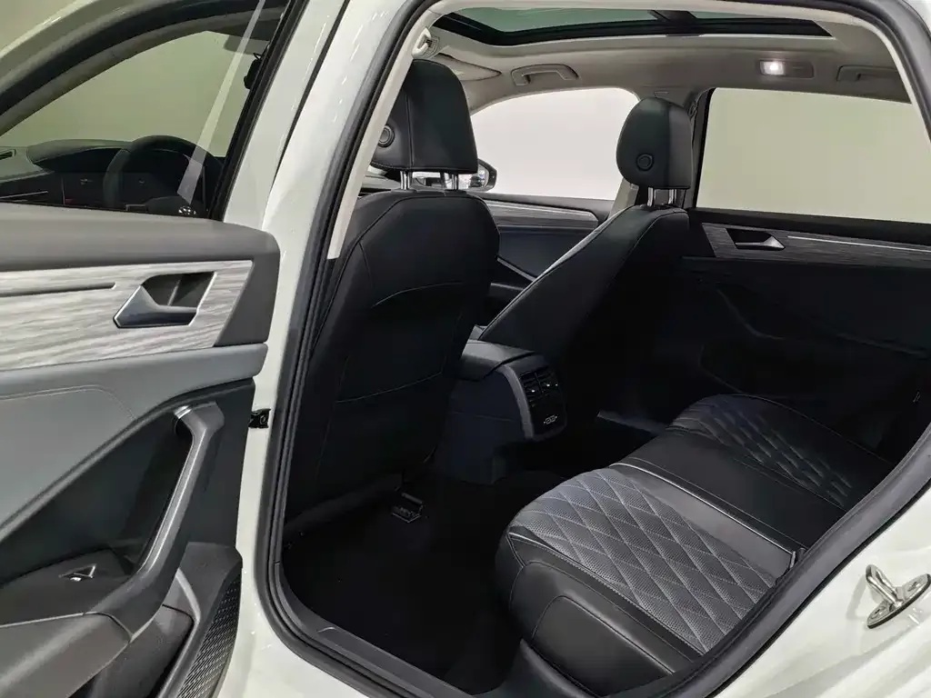 Volkswagen Sagitar 2023 из CN, фото 10
