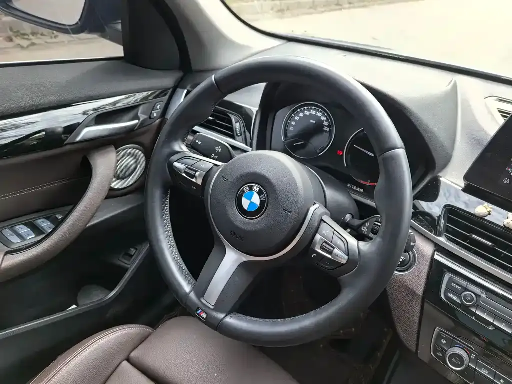 BMW X1 — фото 9