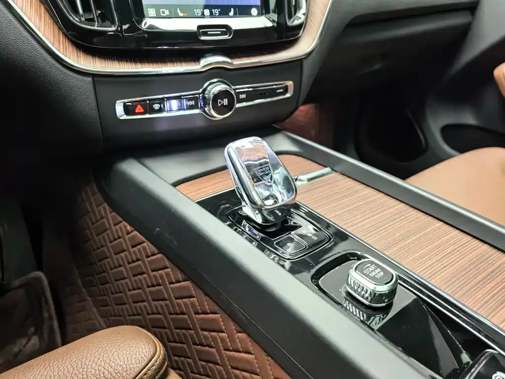 Volvo XC60 PHEV 2024 из CN, фото 10