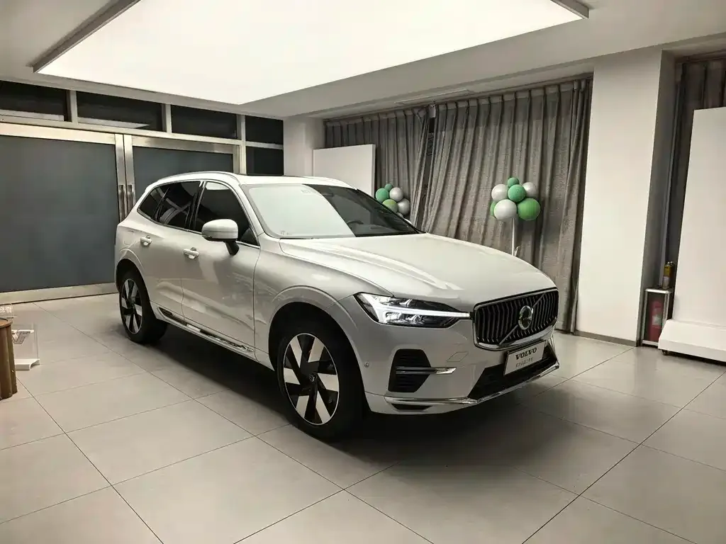 Volvo XC60 PHEV 2024 из CN, фото 3