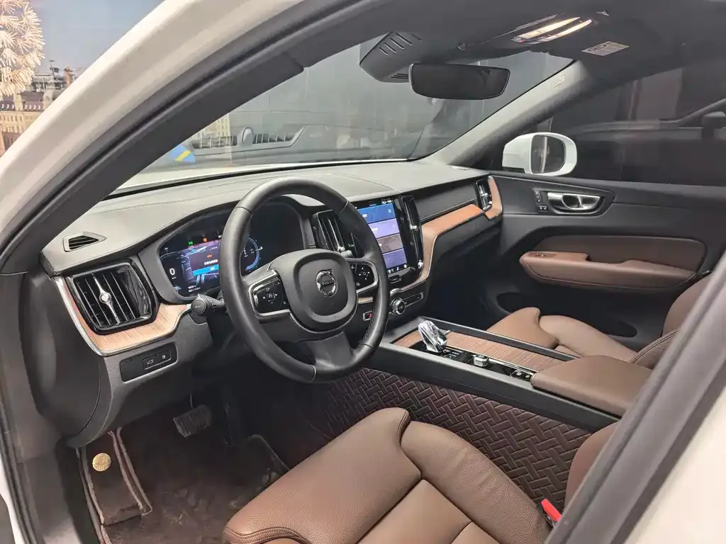 Volvo XC60 PHEV 2024 из CN, фото 4
