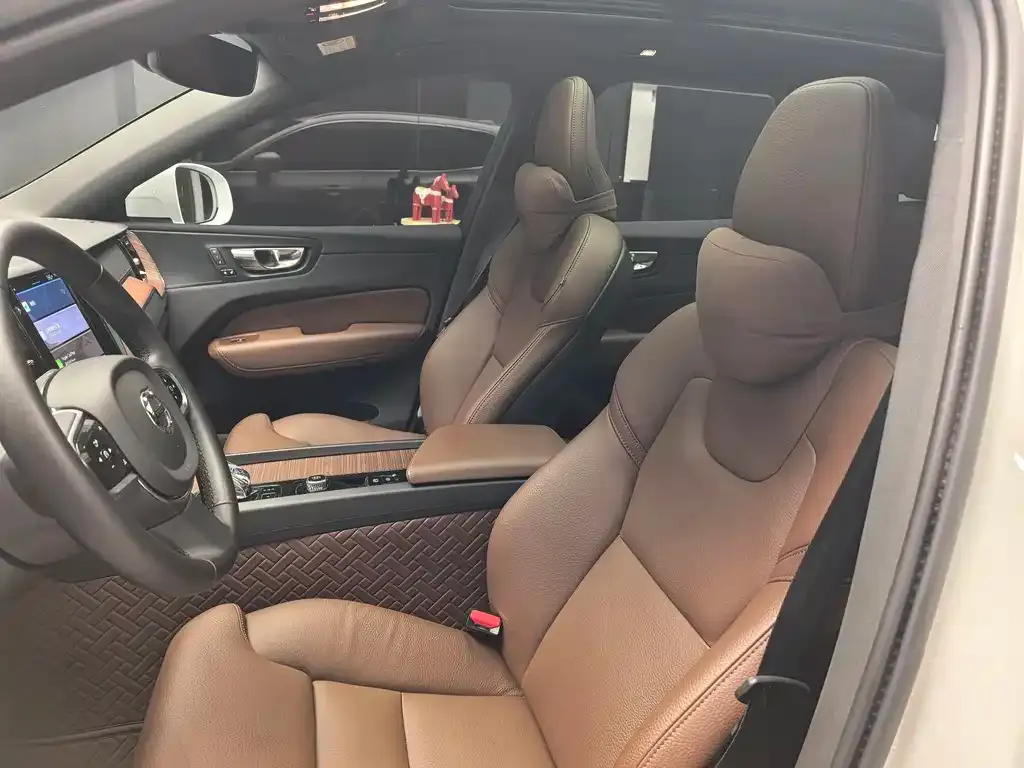 Volvo XC60 PHEV 2024 из CN, фото 6
