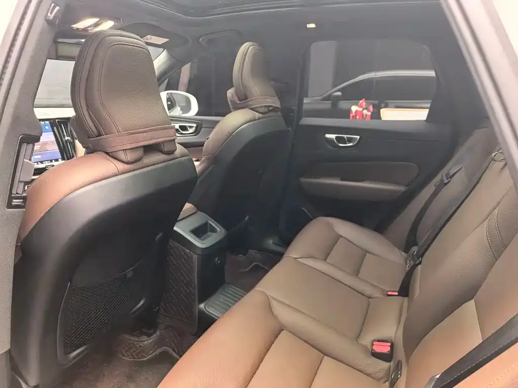 Volvo XC60 PHEV 2024 из CN, фото 9