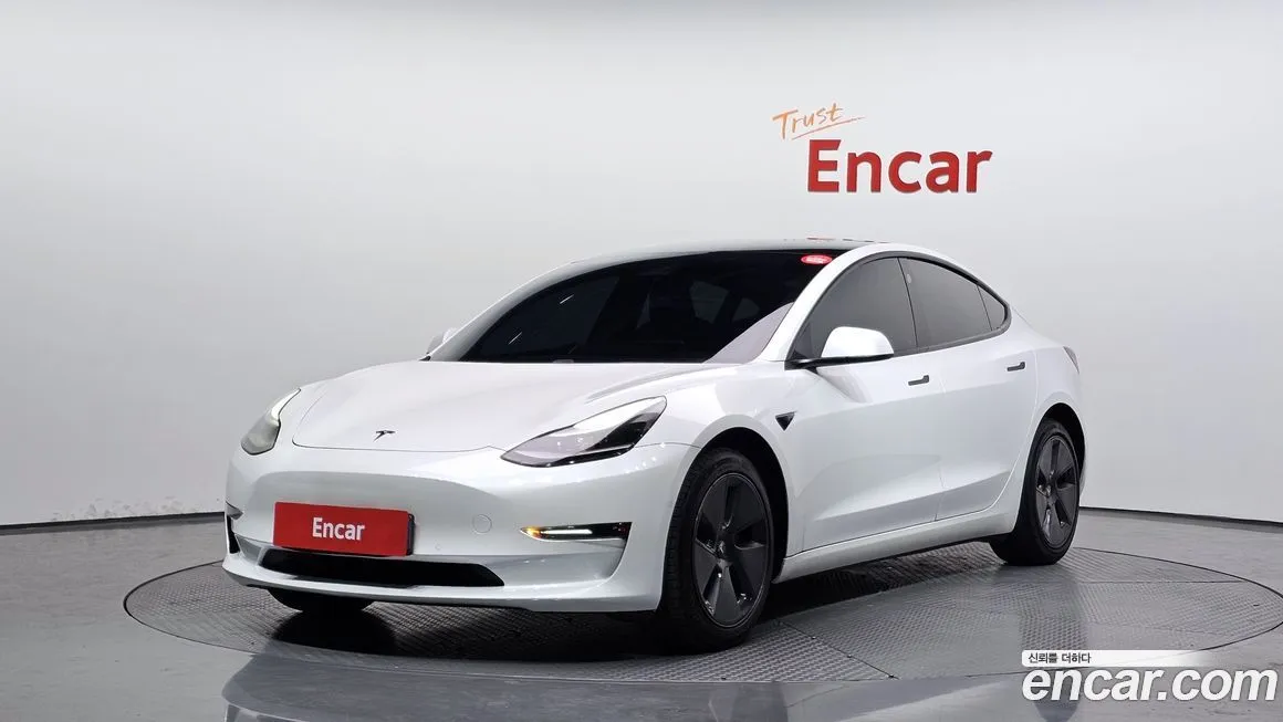 Tesla Model 3 — фото 1