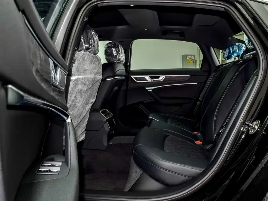 Audi A6L 2025 из CN, фото 6
