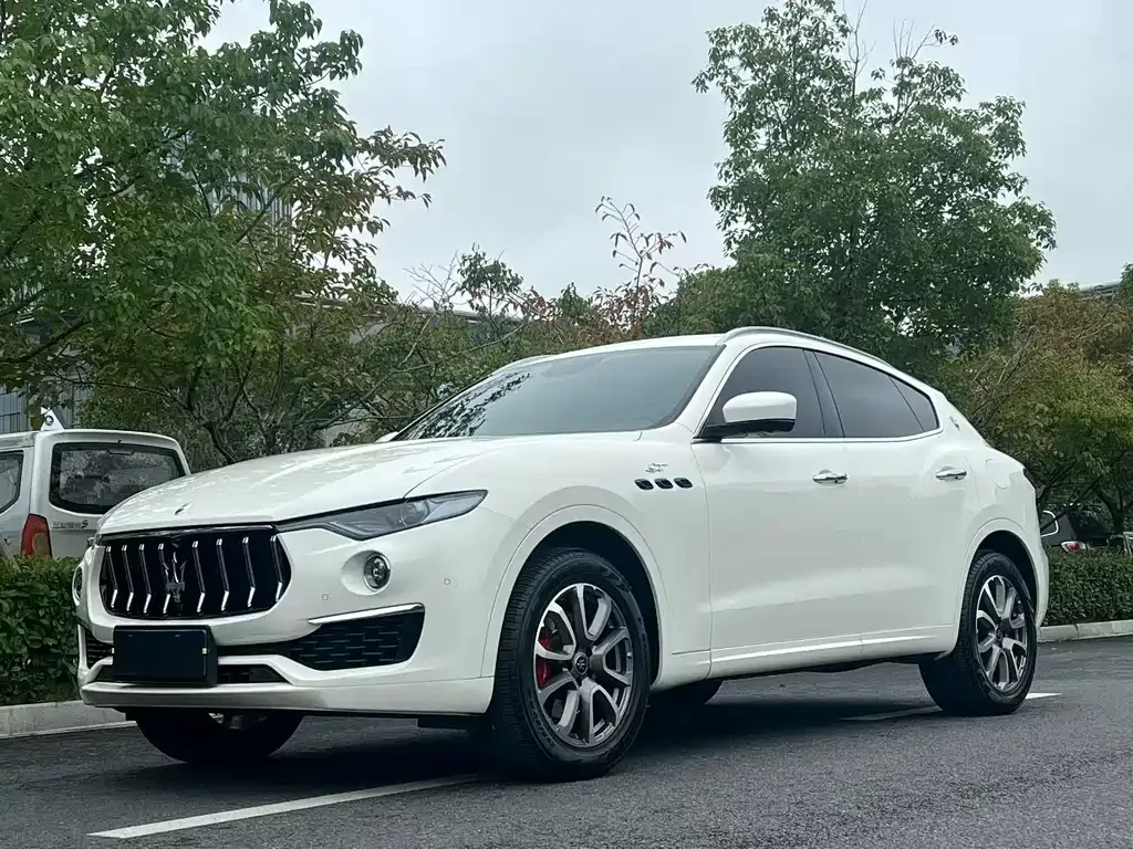 Maserati Levante — фото 1