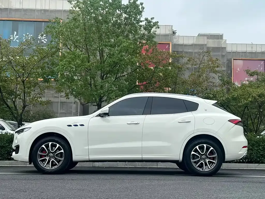 Maserati Levante — фото 2