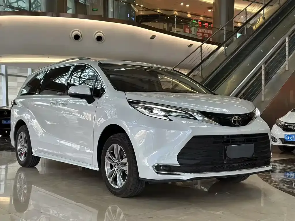 Toyota Sienna 2025 из CN, фото 2