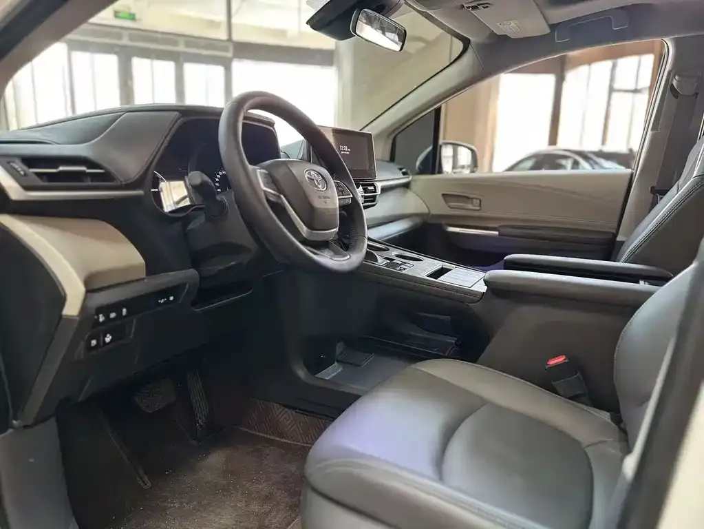 Toyota Sienna 2025 из CN, фото 7